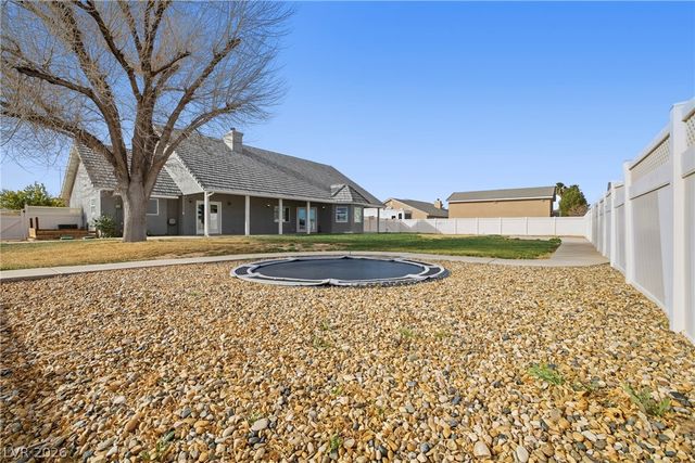 1352 Lake Valley Drive, Logandale, NV 89021