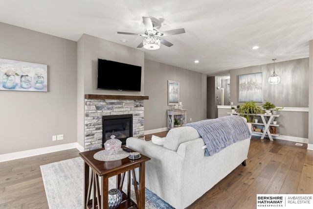 20529 D Street, Elkhorn, NE 68022