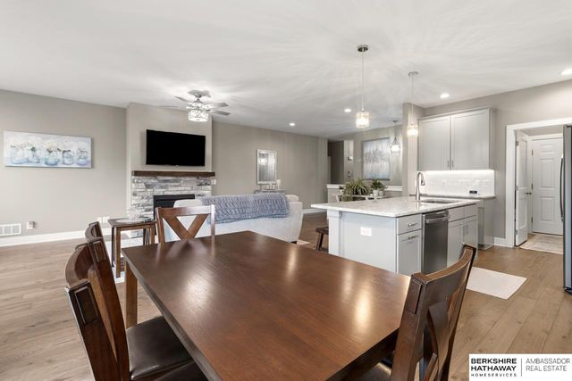 20529 D Street, Elkhorn, NE 68022