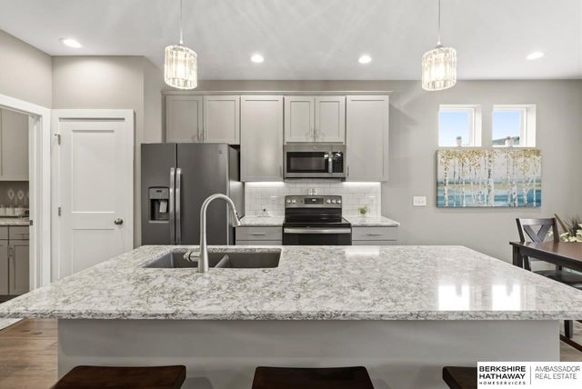 20529 D Street, Elkhorn, NE 68022