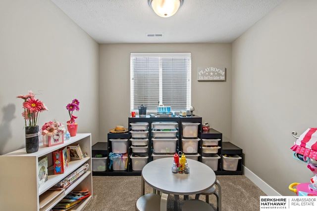 20529 D Street, Elkhorn, NE 68022