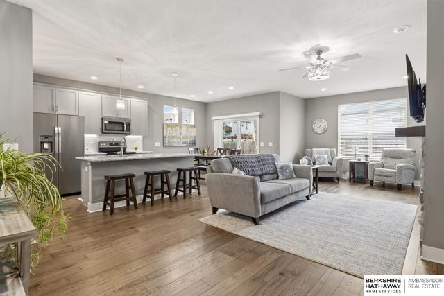 20529 D Street, Elkhorn, NE 68022