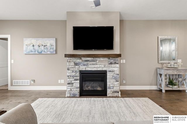 20529 D Street, Elkhorn, NE 68022