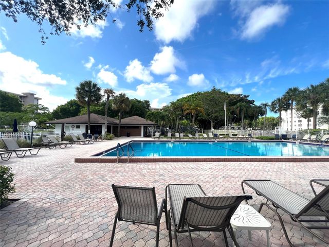 2671 S Course Drive 105, Pompano Beach, FL 33069