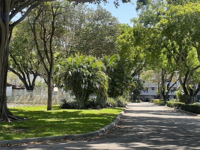 2671 S Course Drive 105, Pompano Beach, FL 33069