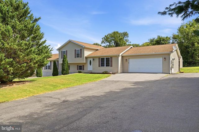 388 CAMELOT BLVD, Falling Waters, WV 25419