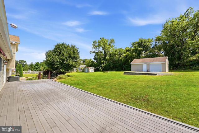 388 CAMELOT BLVD, Falling Waters, WV 25419
