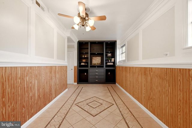 388 CAMELOT BLVD, Falling Waters, WV 25419