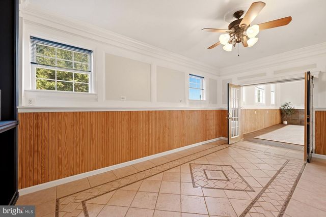 388 CAMELOT BLVD, Falling Waters, WV 25419