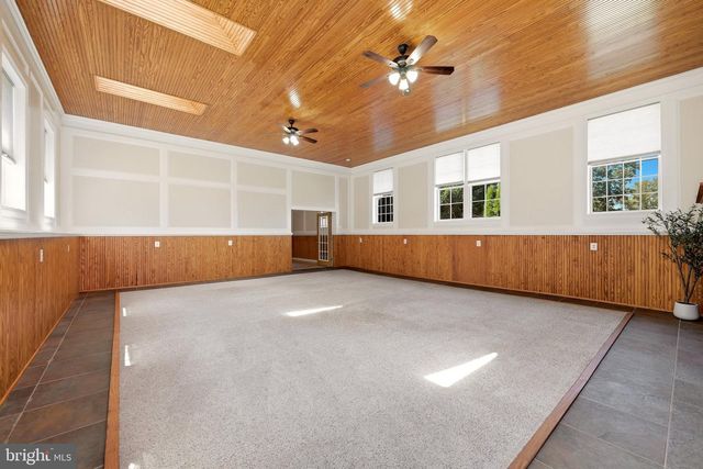388 CAMELOT BLVD, Falling Waters, WV 25419