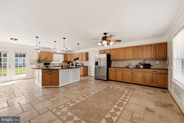 388 CAMELOT BLVD, Falling Waters, WV 25419