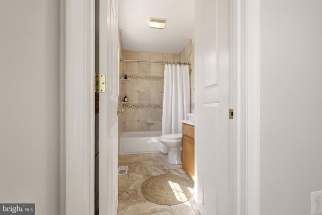 388 CAMELOT BLVD, Falling Waters, WV 25419