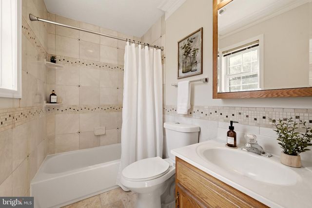 388 CAMELOT BLVD, Falling Waters, WV 25419