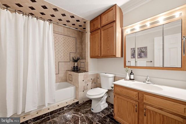 388 CAMELOT BLVD, Falling Waters, WV 25419