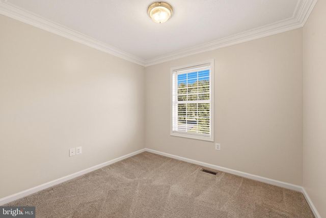 388 CAMELOT BLVD, Falling Waters, WV 25419