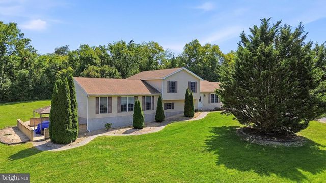 388 CAMELOT BLVD, Falling Waters, WV 25419