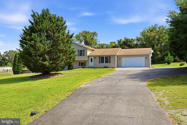 388 CAMELOT BLVD, Falling Waters, WV 25419