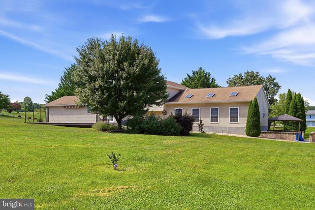 388 CAMELOT BLVD, Falling Waters, WV 25419