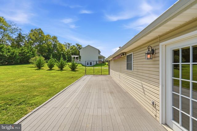 388 CAMELOT BLVD, Falling Waters, WV 25419