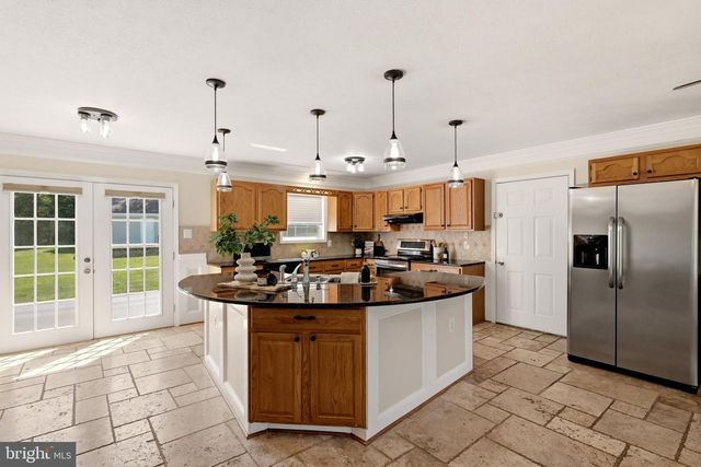 388 CAMELOT BLVD, Falling Waters, WV 25419