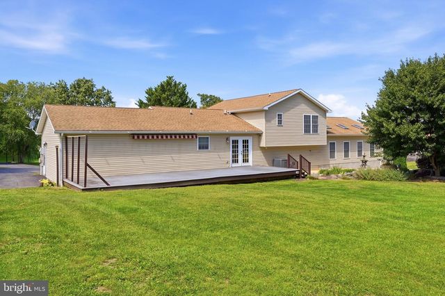 388 CAMELOT BLVD, Falling Waters, WV 25419