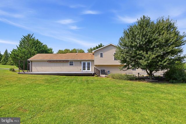 388 CAMELOT BLVD, Falling Waters, WV 25419