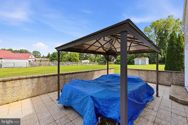 388 CAMELOT BLVD, Falling Waters, WV 25419