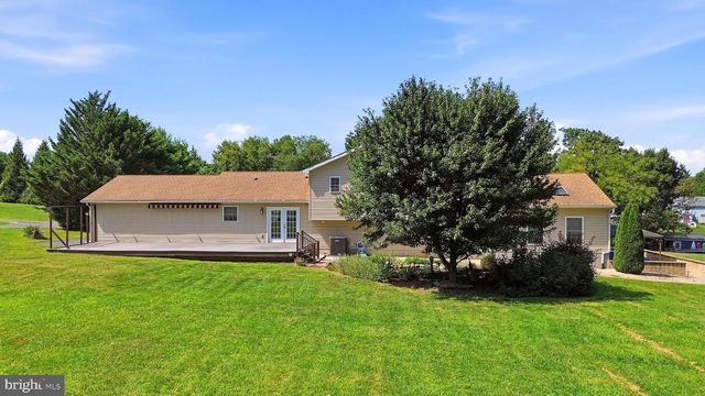 388 CAMELOT BLVD, Falling Waters, WV 25419