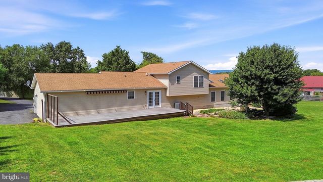 388 CAMELOT BLVD, Falling Waters, WV 25419