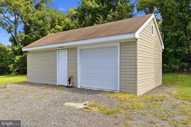 388 CAMELOT BLVD, Falling Waters, WV 25419