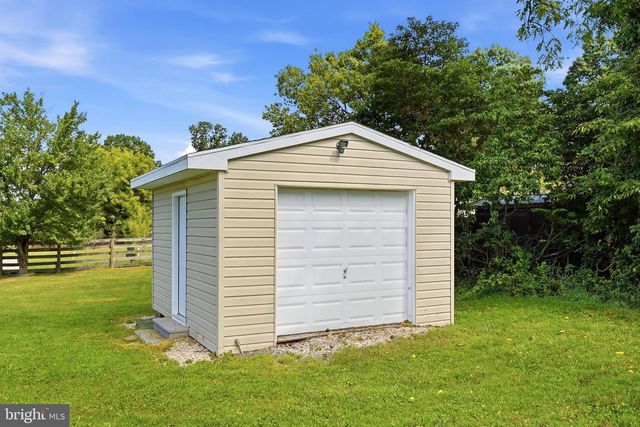 388 CAMELOT BLVD, Falling Waters, WV 25419