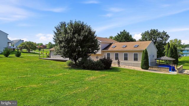 388 CAMELOT BLVD, Falling Waters, WV 25419