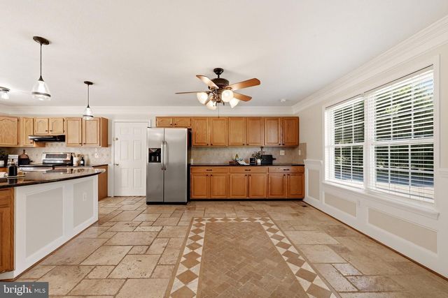 388 CAMELOT BLVD, Falling Waters, WV 25419