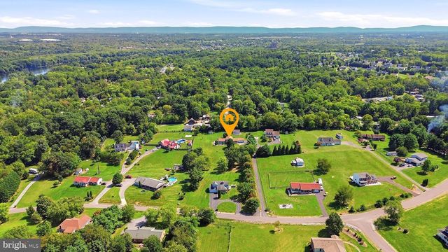 388 CAMELOT BLVD, Falling Waters, WV 25419