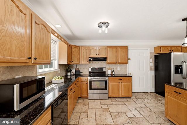 388 CAMELOT BLVD, Falling Waters, WV 25419