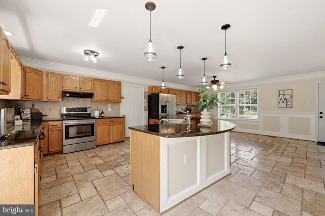 388 CAMELOT BLVD, Falling Waters, WV 25419