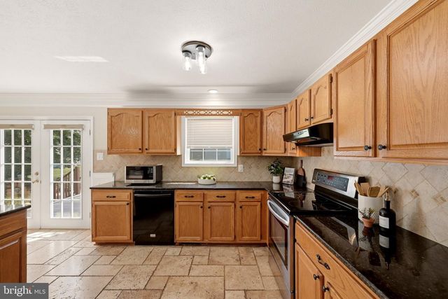 388 CAMELOT BLVD, Falling Waters, WV 25419