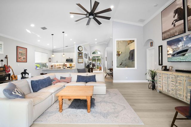 6848 SE Twin Oaks Cir, Stuart, FL 34997