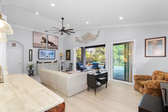 6848 SE Twin Oaks Cir, Stuart, FL 34997