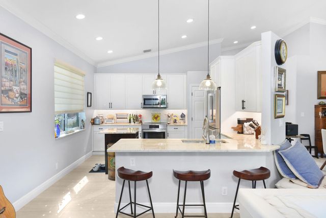 6848 SE Twin Oaks Cir, Stuart, FL 34997