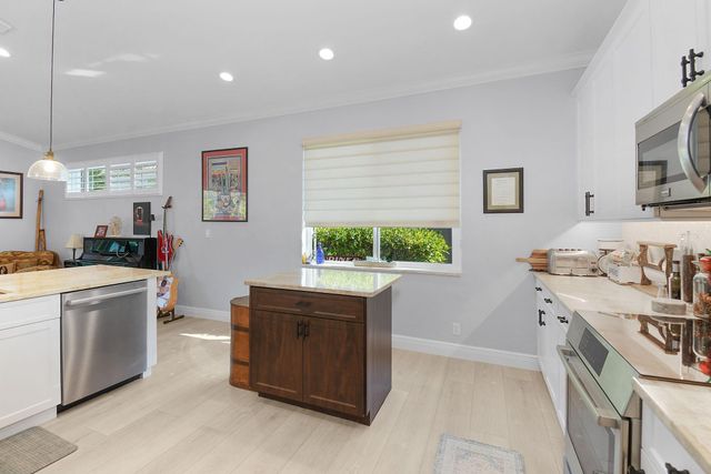 6848 SE Twin Oaks Cir, Stuart, FL 34997