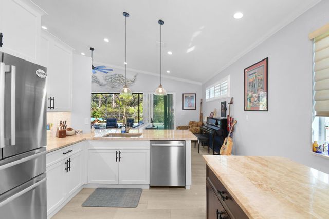 6848 SE Twin Oaks Cir, Stuart, FL 34997