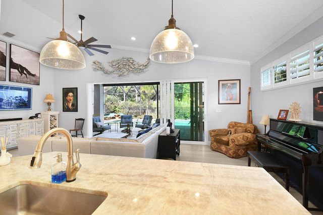 6848 SE Twin Oaks Cir, Stuart, FL 34997