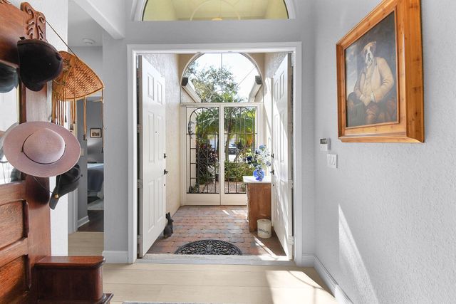 6848 SE Twin Oaks Cir, Stuart, FL 34997