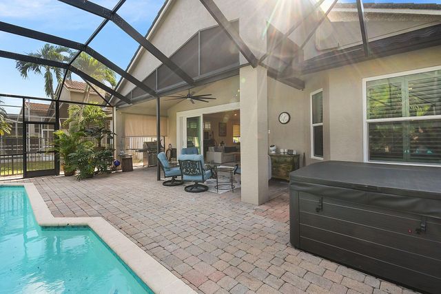 6848 SE Twin Oaks Cir, Stuart, FL 34997