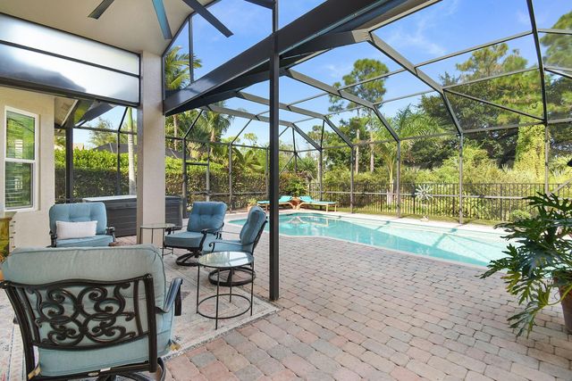 6848 SE Twin Oaks Cir, Stuart, FL 34997