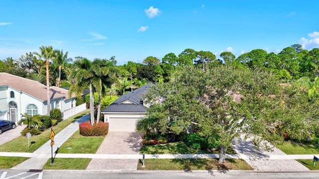 6848 SE Twin Oaks Cir, Stuart, FL 34997