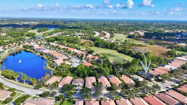 6848 SE Twin Oaks Cir, Stuart, FL 34997