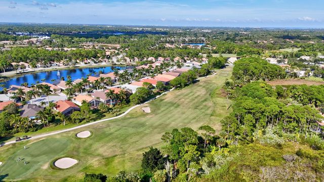 6848 SE Twin Oaks Cir, Stuart, FL 34997