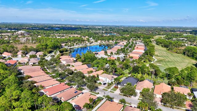 6848 SE Twin Oaks Cir, Stuart, FL 34997